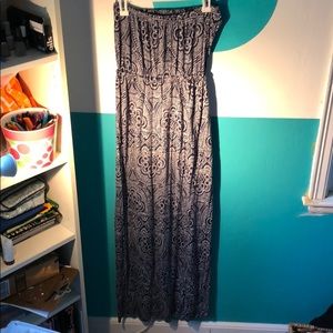 Old navy maxi dress with tie & cinch. Strapless